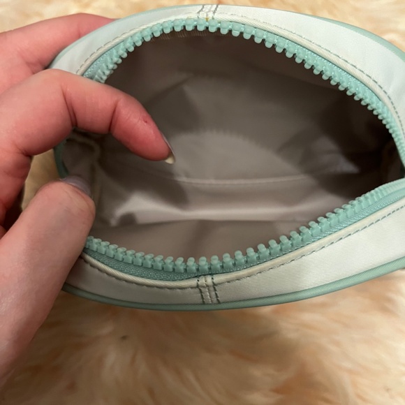 BNWOT Kate Spade Jae Degrade Medium Dome Cosmetic Bag - Picture 3 of 5